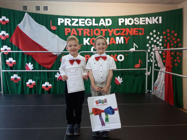 Read more about the article Zajączki w gronie laureatów Konkursu Piosenki Patriotycznej